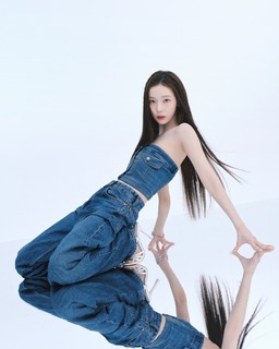 Winter feet photo thumbnail