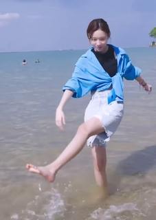 Winter feet photo thumbnail