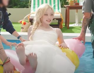 Winter feet photo thumbnail