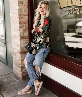 Witney Carson feet photo thumbnail