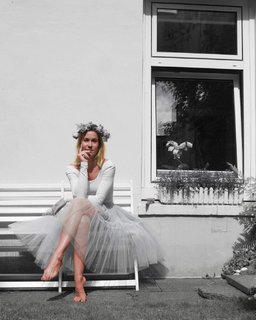 Wolke Hegenbarth feet photo thumbnail