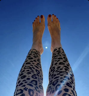 Wolke Hegenbarth feet photo thumbnail