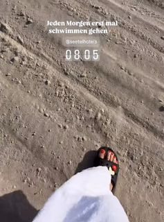 Wolke Hegenbarth feet photo thumbnail