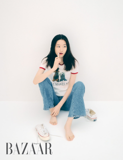 Won Ji-an feet photo 2