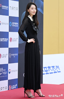 Won Ji-an feet photo 3