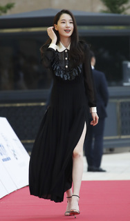 Won Ji-an feet photo 10