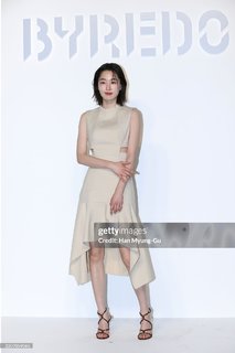 Won Ji-an feet photo 19