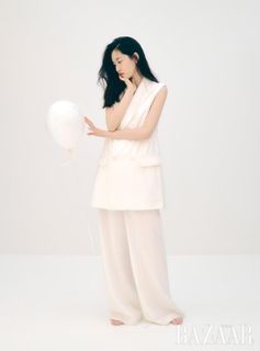 Won Ji-an feet photo 1