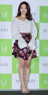 Woo-hee Chun feet photo 14