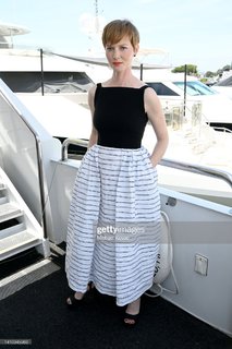Wrenn Schmidt feet photo 7