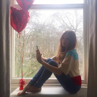 Xenia Tchoumitcheva feet photo thumbnail