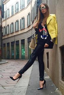Xenia Tchoumitcheva feet photo thumbnail