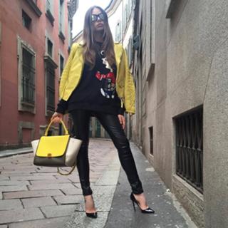 Xenia Tchoumitcheva feet photo thumbnail