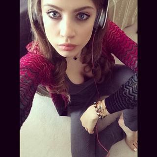 Xenia Tchoumitcheva feet photo thumbnail