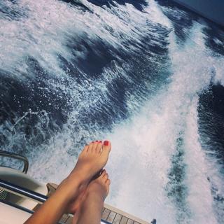 Xenia Tchoumitcheva feet photo thumbnail