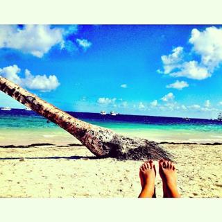 Xenia Tchoumitcheva feet photo thumbnail