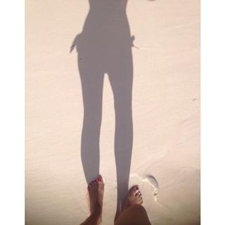 Xenia Tchoumitcheva feet photo thumbnail