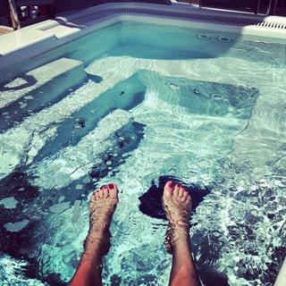 Xenia Tchoumitcheva feet photo thumbnail