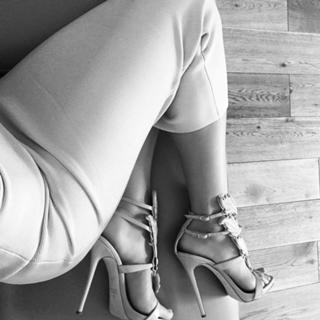 Xenia Tchoumitcheva feet photo thumbnail