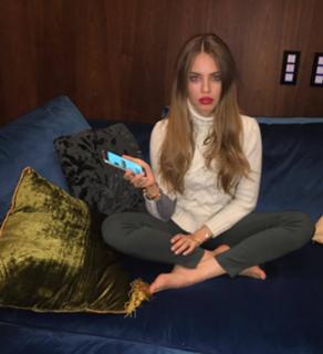 Xenia Tchoumitcheva feet photo thumbnail