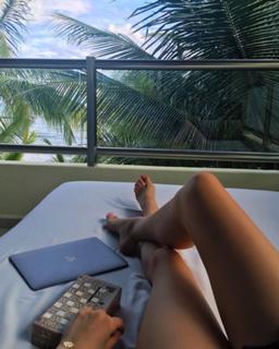 Xenia Tchoumitcheva feet photo thumbnail