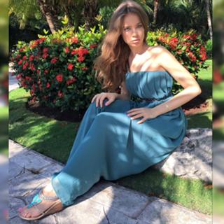Xenia Tchoumitcheva feet photo thumbnail