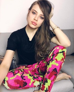 Xenia Tchoumitcheva feet photo thumbnail