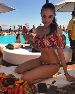 Xenia Tchoumitcheva feet photo thumbnail