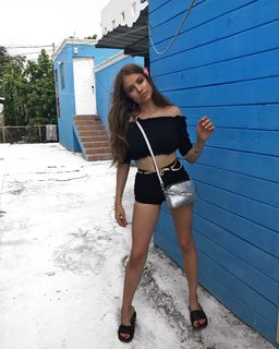 Xenia Tchoumitcheva feet photo thumbnail