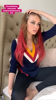 Xenia Tchoumitcheva feet photo thumbnail