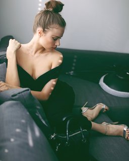 Xenia Tchoumitcheva feet photo thumbnail