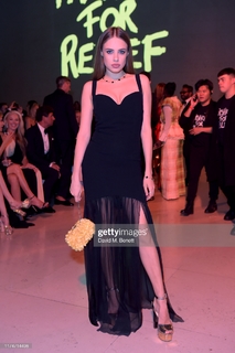 Xenia Tchoumitcheva feet photo thumbnail
