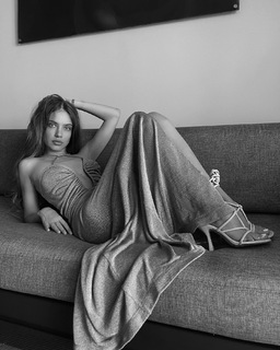 Xenia Tchoumitcheva feet photo thumbnail
