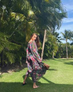 Xenia Tchoumitcheva feet photo thumbnail