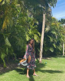 Xenia Tchoumitcheva feet photo thumbnail