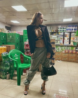 Xenia Tchoumitcheva feet photo thumbnail