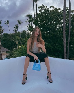 Xenia Tchoumitcheva feet photo thumbnail