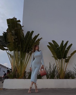 Xenia Tchoumitcheva feet photo thumbnail