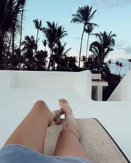 Xenia Tchoumitcheva feet photo thumbnail