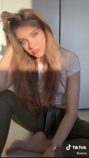 Xenia Tchoumitcheva feet photo thumbnail