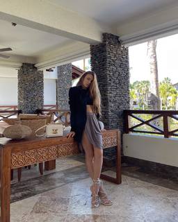 Xenia Tchoumitcheva feet photo thumbnail