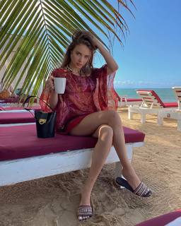 Xenia Tchoumitcheva feet photo thumbnail