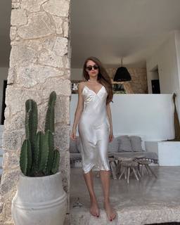 Xenia Tchoumitcheva feet photo thumbnail