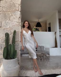 Xenia Tchoumitcheva feet photo thumbnail