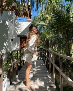 Xenia Tchoumitcheva feet photo thumbnail