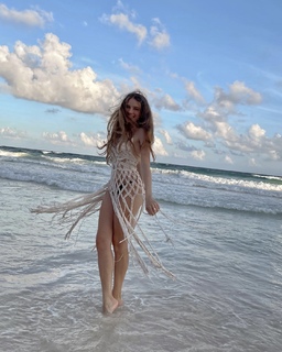 Xenia Tchoumitcheva feet photo thumbnail