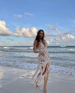 Xenia Tchoumitcheva feet photo thumbnail
