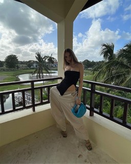 Xenia Tchoumitcheva feet photo thumbnail