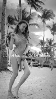 Xenia Tchoumitcheva feet photo thumbnail