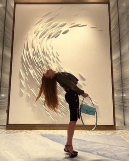Xenia Tchoumitcheva feet photo thumbnail